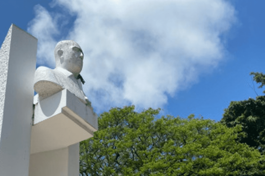 , La vice-présidente propose de classer le buste Pouvānaˈa a ˈŌˈopa au titre des monuments historiques du Pays