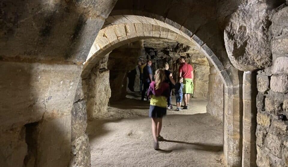 La ville de Pontoise possède un patrimoine souterrain constitué de galeries et de caves.