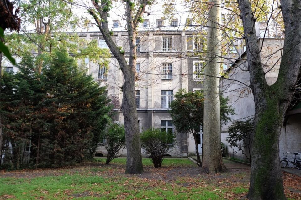 Situé dans le 6e arrondissement de Paris, l'ancien monastère de la Visitation a obtenu un permis de construire en 2018 pour un projet d'habitat partagé.
