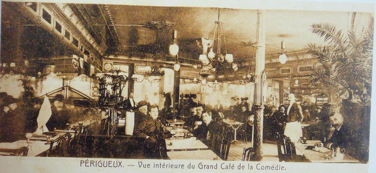 Vue intérieure du Grand Café de la Comédie.