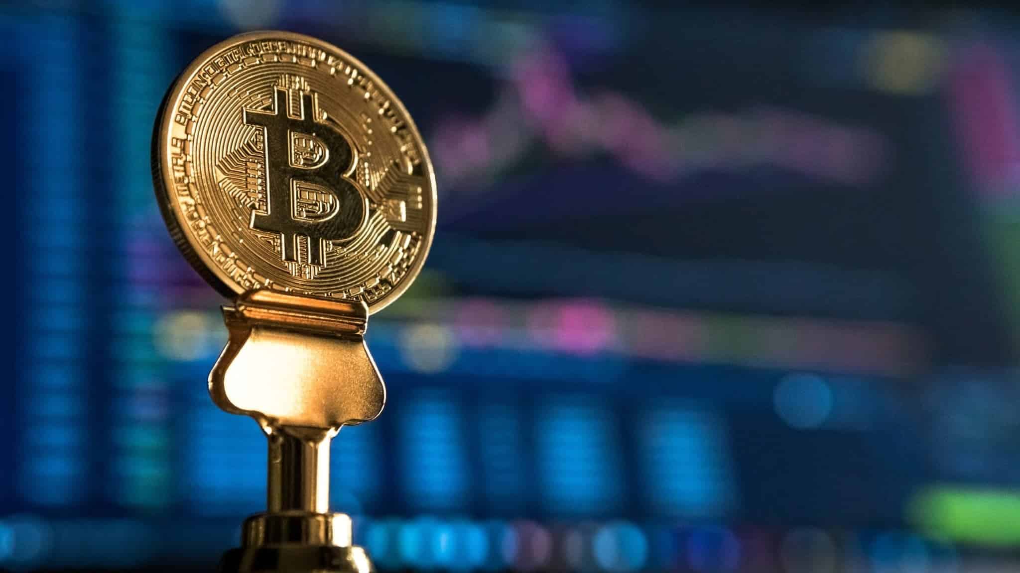 , Au-dessus des 71.000 dollars, le bitcoin aux portes de son record historique