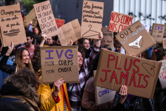, L’IVG inscrit dans la Constitution après un vote historique du Congrès à Versailles