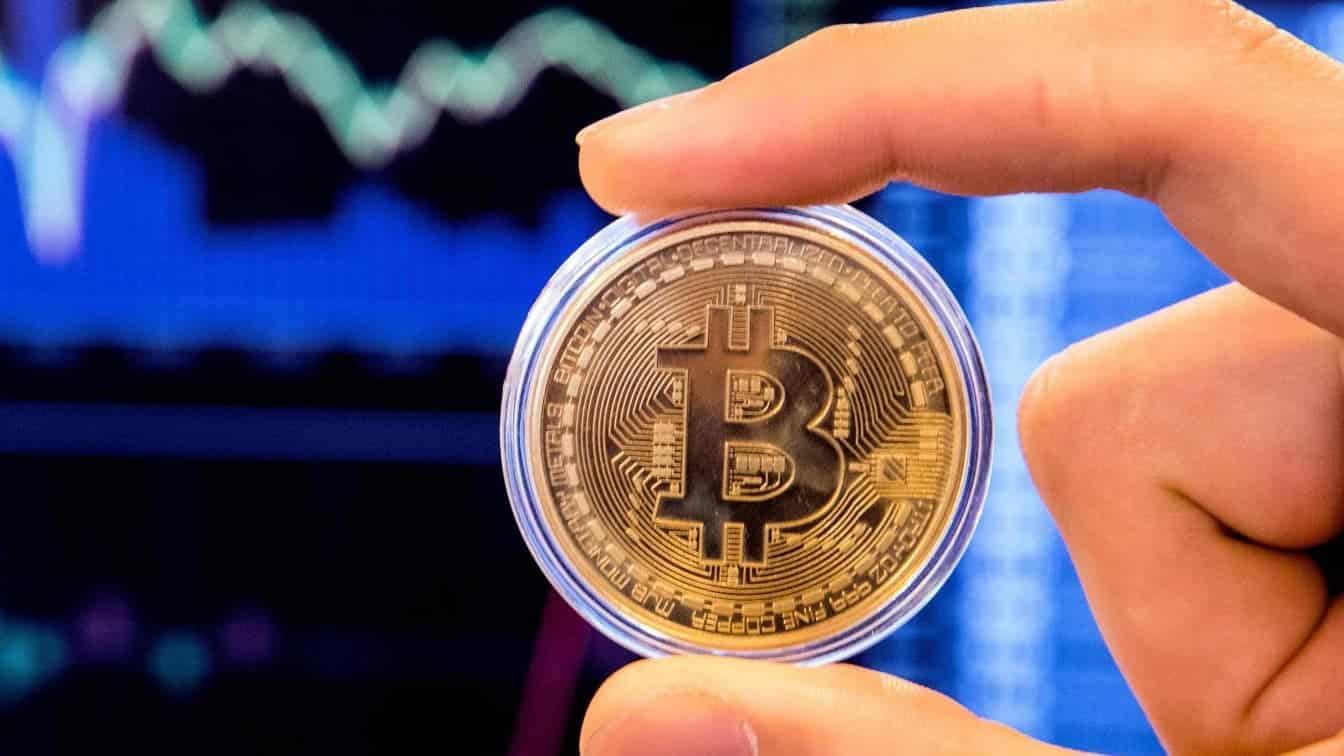 , Le bitcoin dépasse les 73.000 dollars, nouveau record historique
