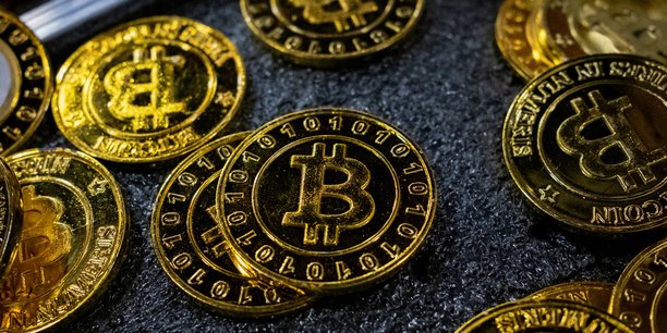 , Le bitcoin enchaîne les records historiques et dépasse les 71.000 dollars