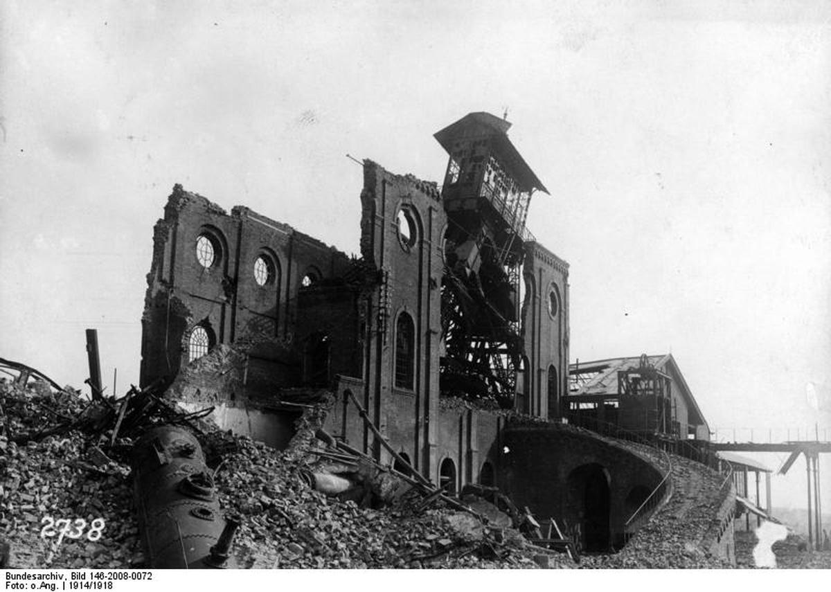 La fosse no 4 des mines de Lens à Lens détruite à la fin de la Première Guerre mondiale.