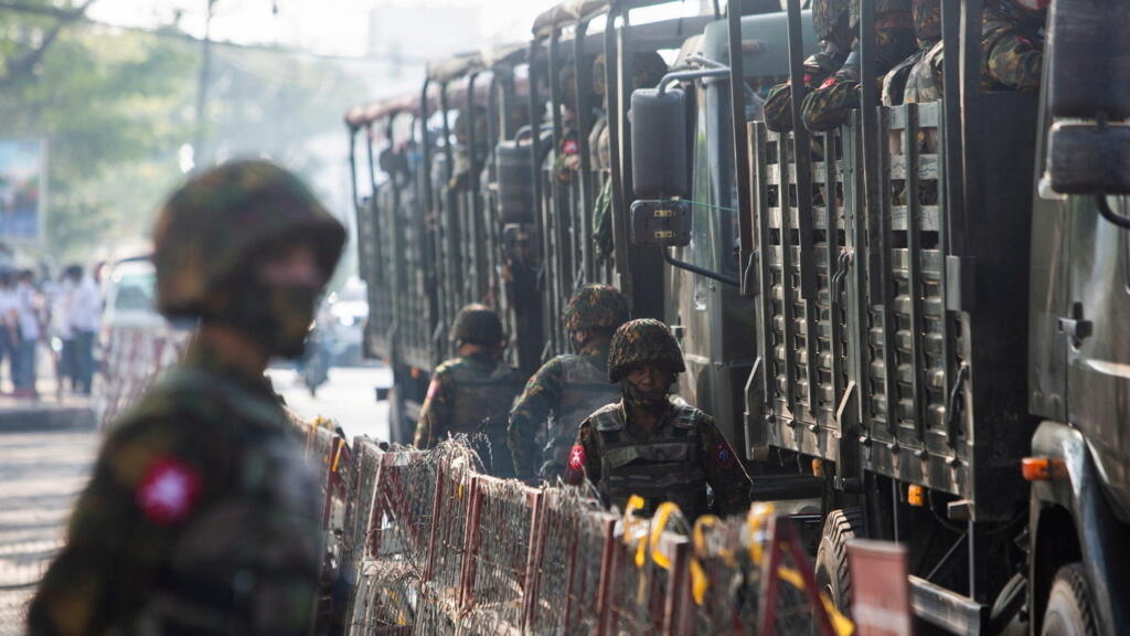 , Actualités france: un groupe rebelle dit avoir capturé des centaines de membres de la junte